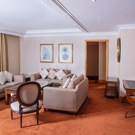 Radisson Blu Martinez Beirut Hotel ภายนอก รูปภาพ A suite at the InterContinental Hotel, London, Park Lane