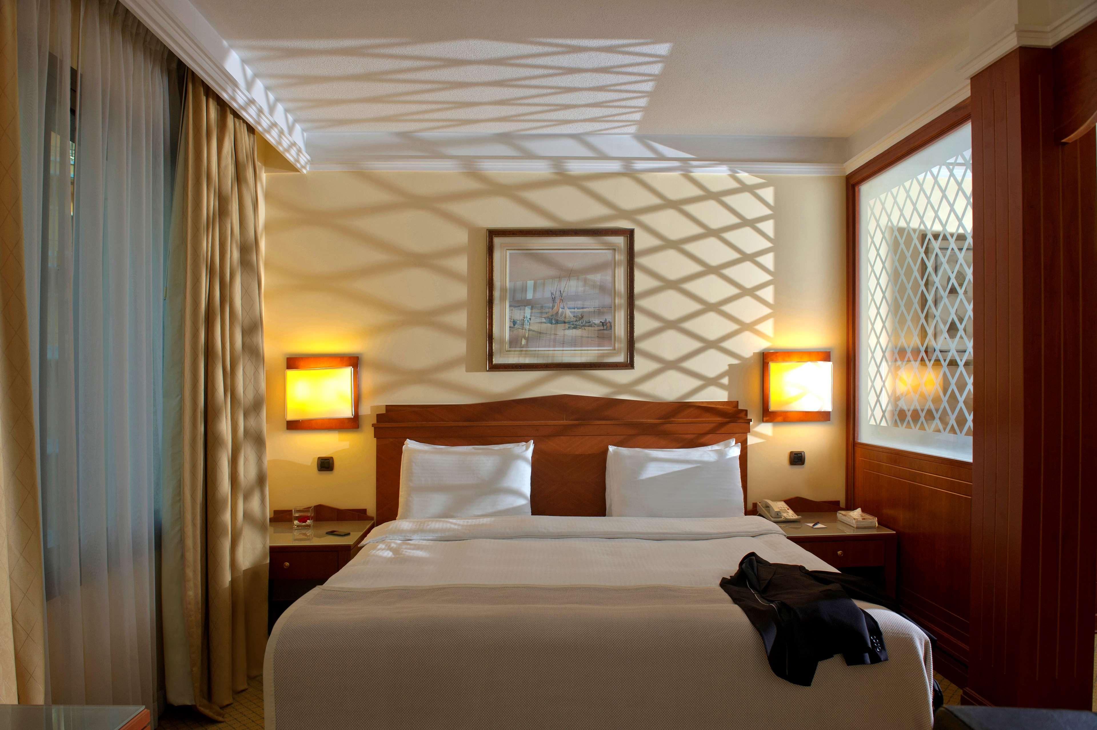 Radisson Blu Martinez Beirut Hotel ภายนอก รูปภาพ A room at the hotel