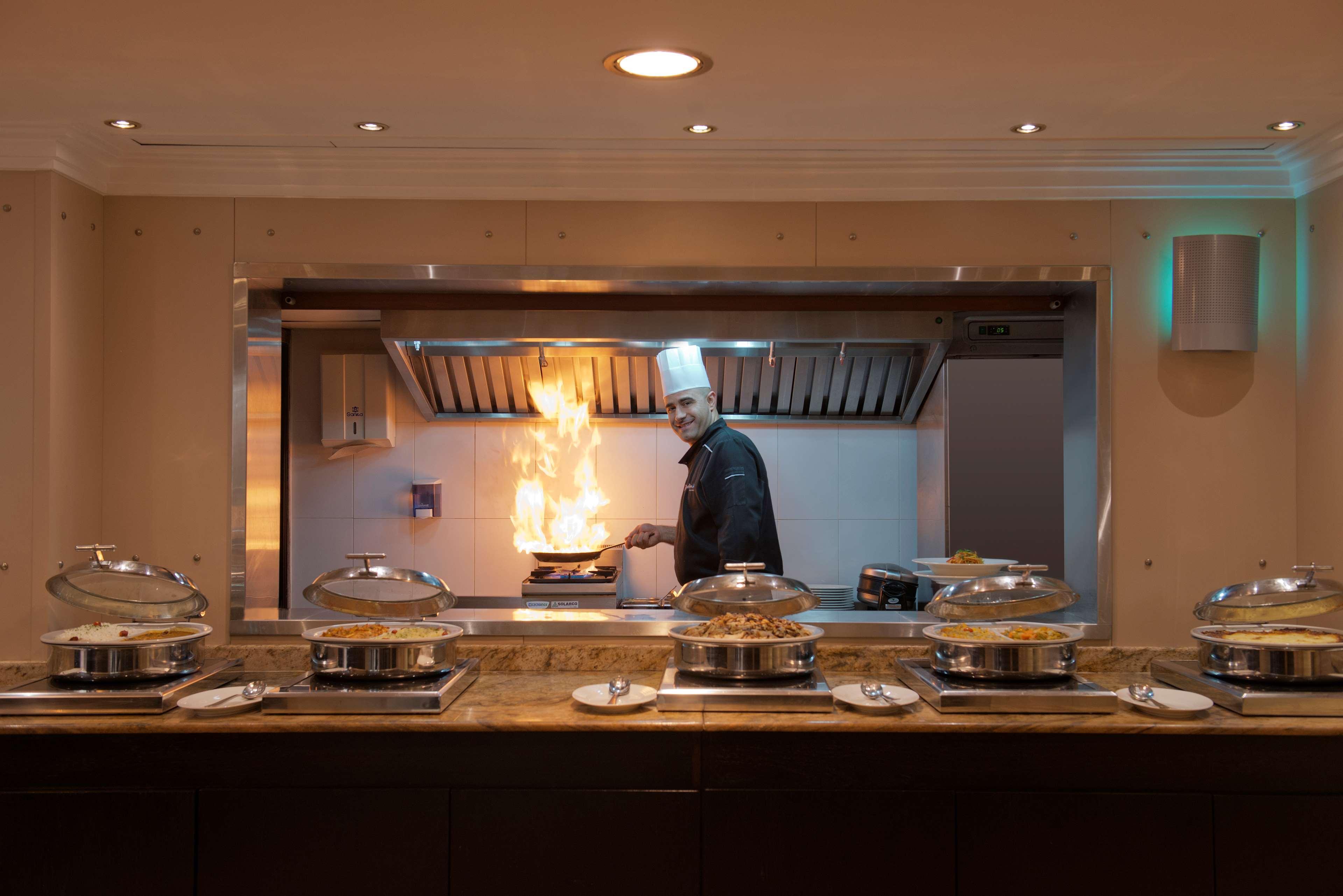 Radisson Blu Martinez Beirut Hotel ภายนอก รูปภาพ A live kitchen at a hotel