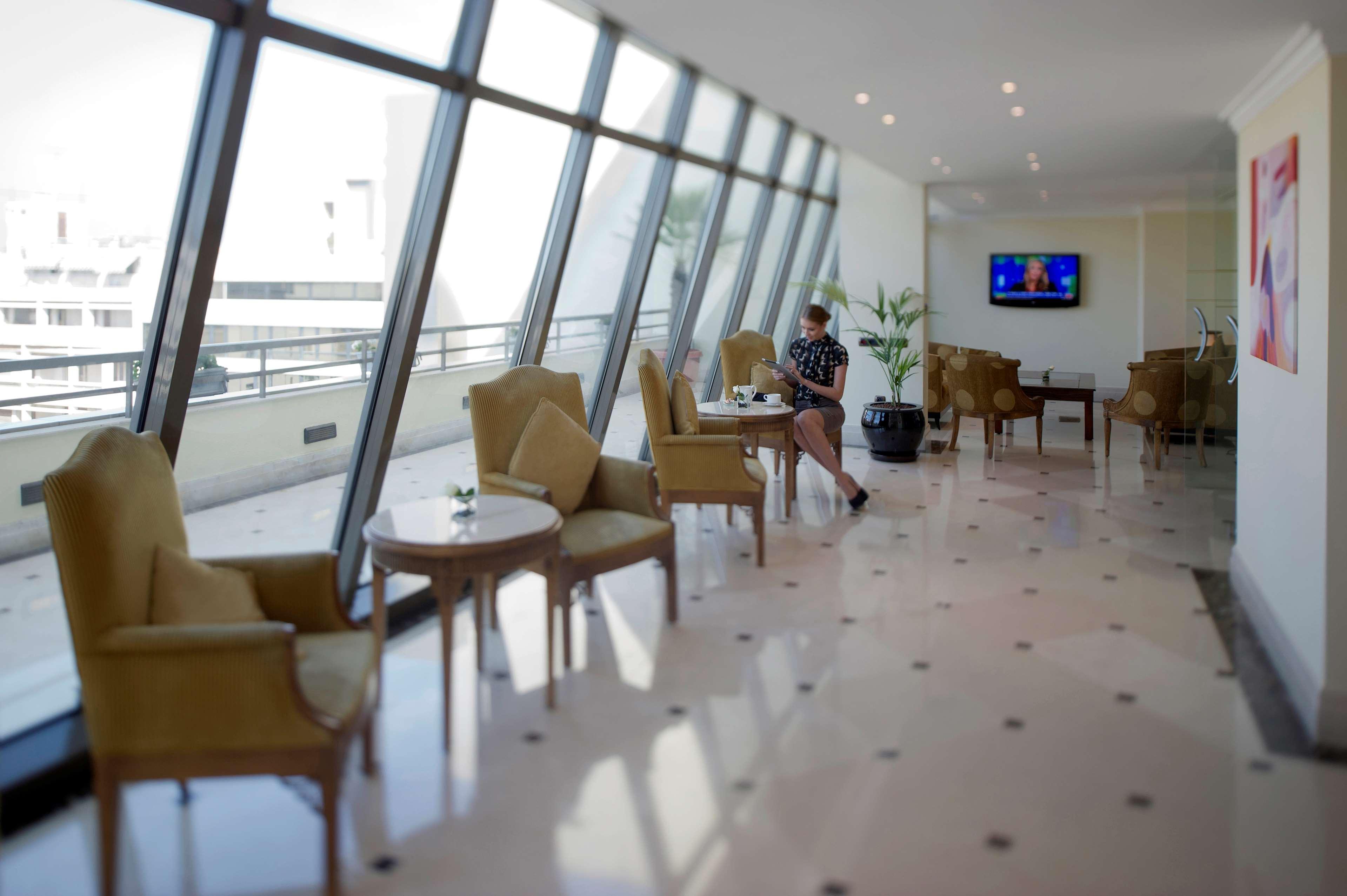 Radisson Blu Martinez Beirut Hotel ภายนอก รูปภาพ The lounge at Kilimanjaro International Airport