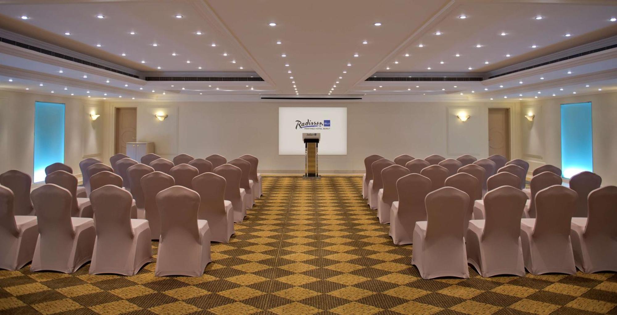 Radisson Blu Martinez Beirut Hotel ภายนอก รูปภาพ The ballroom
