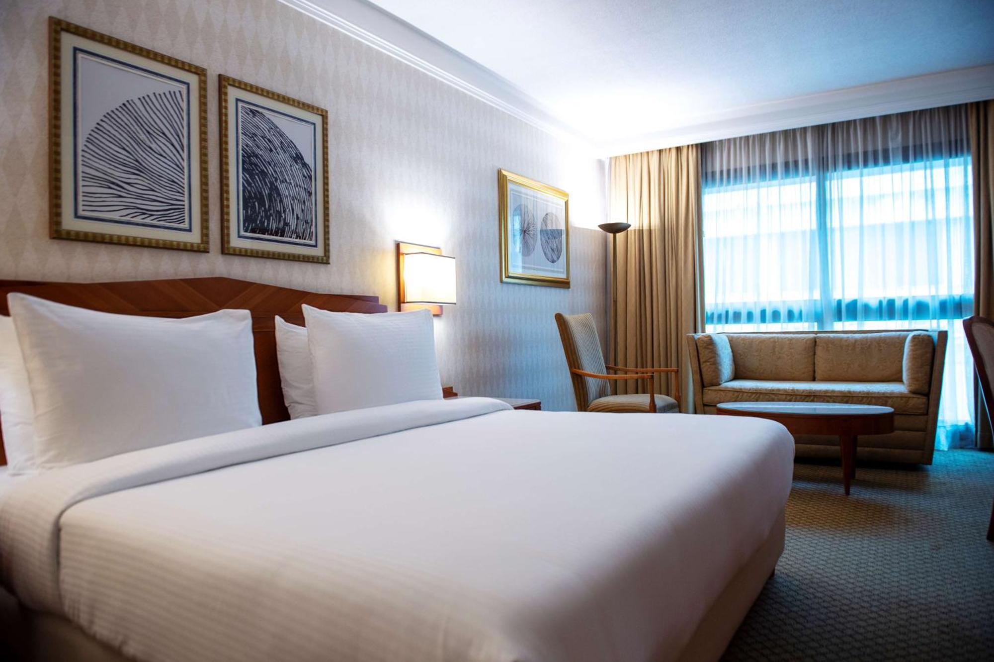Radisson Blu Martinez Beirut Hotel ภายนอก รูปภาพ A room at the hotel
