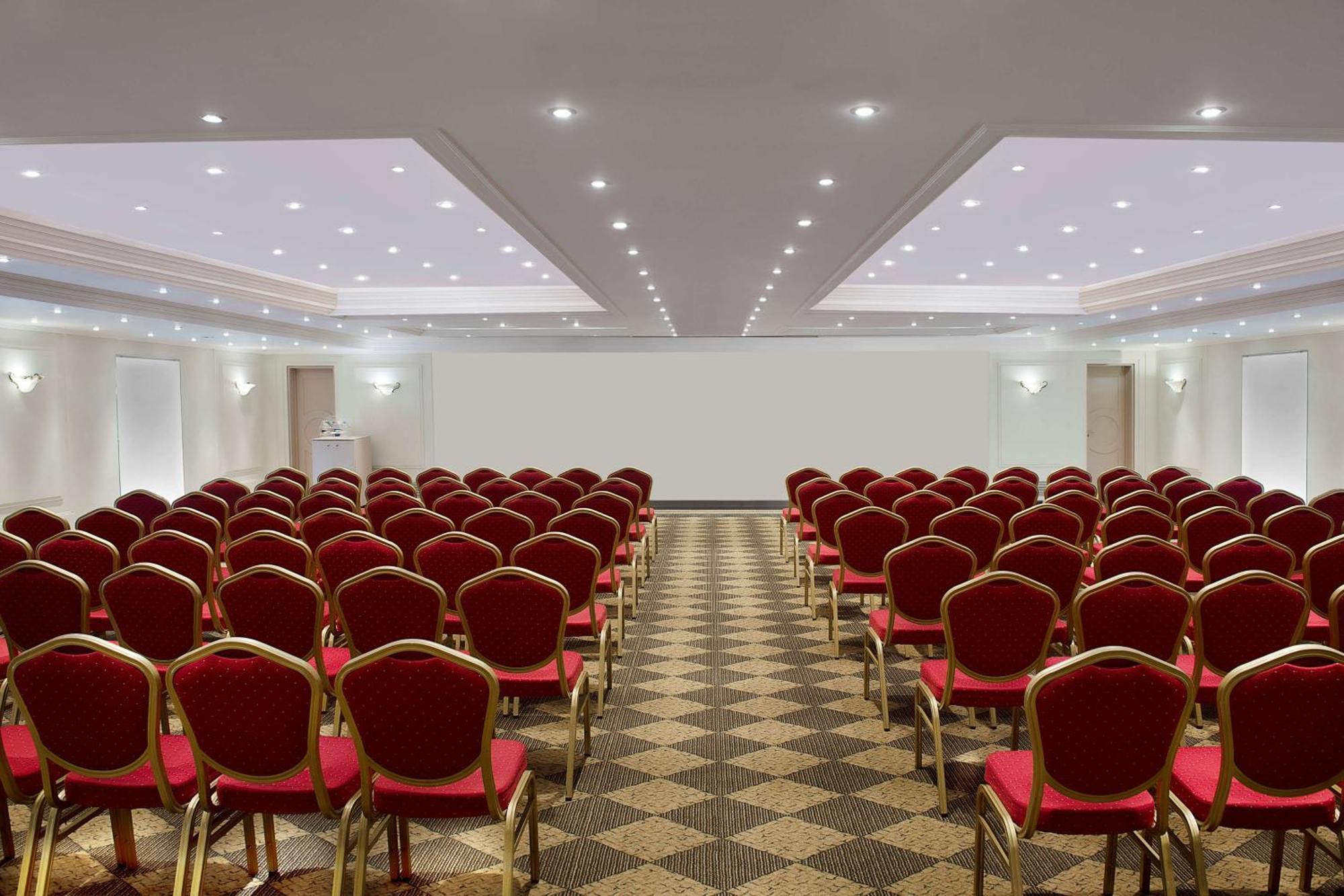 Radisson Blu Martinez Beirut Hotel ภายนอก รูปภาพ The ballroom