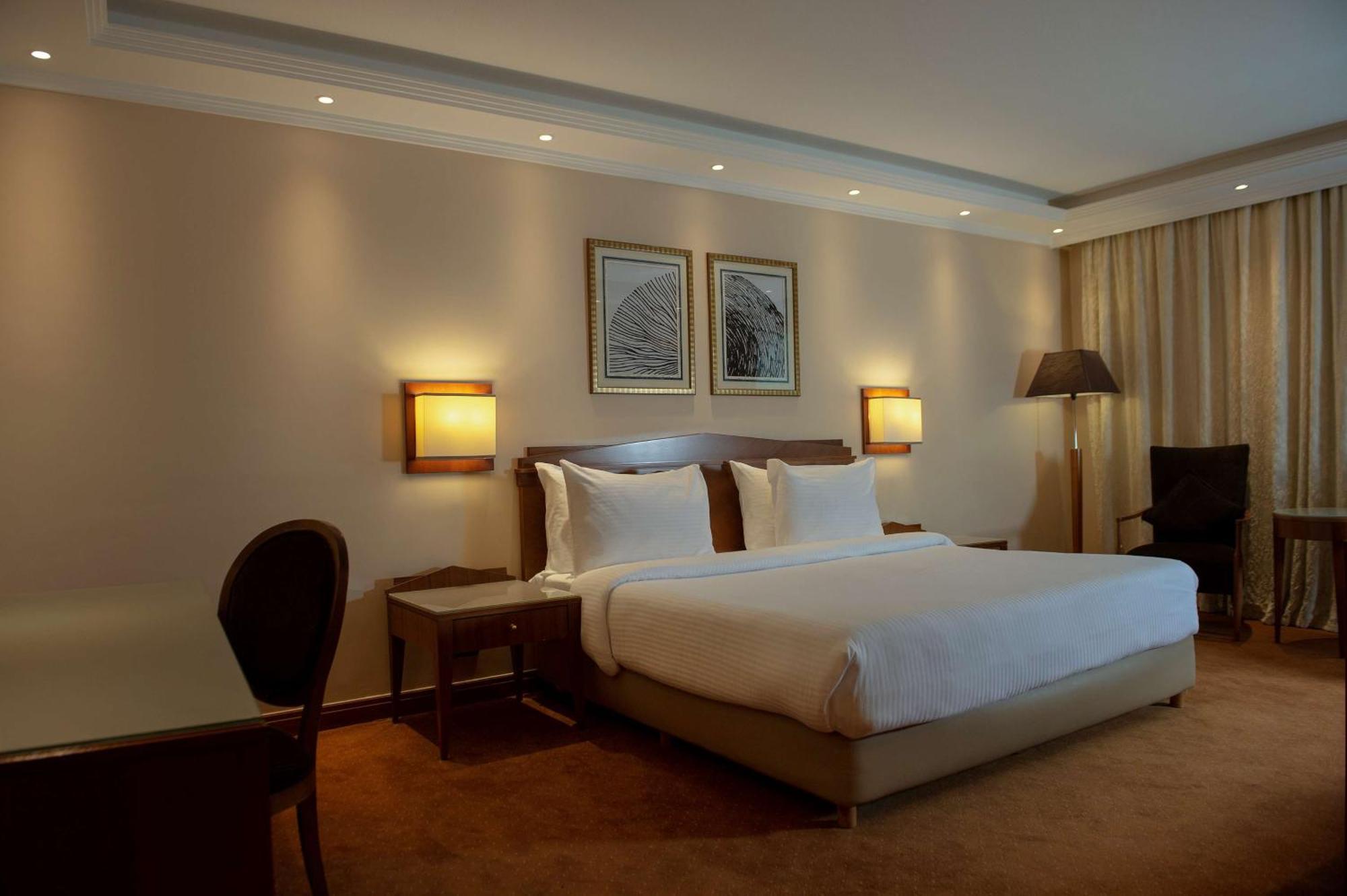 Radisson Blu Martinez Beirut Hotel ภายนอก รูปภาพ A room at the hotel