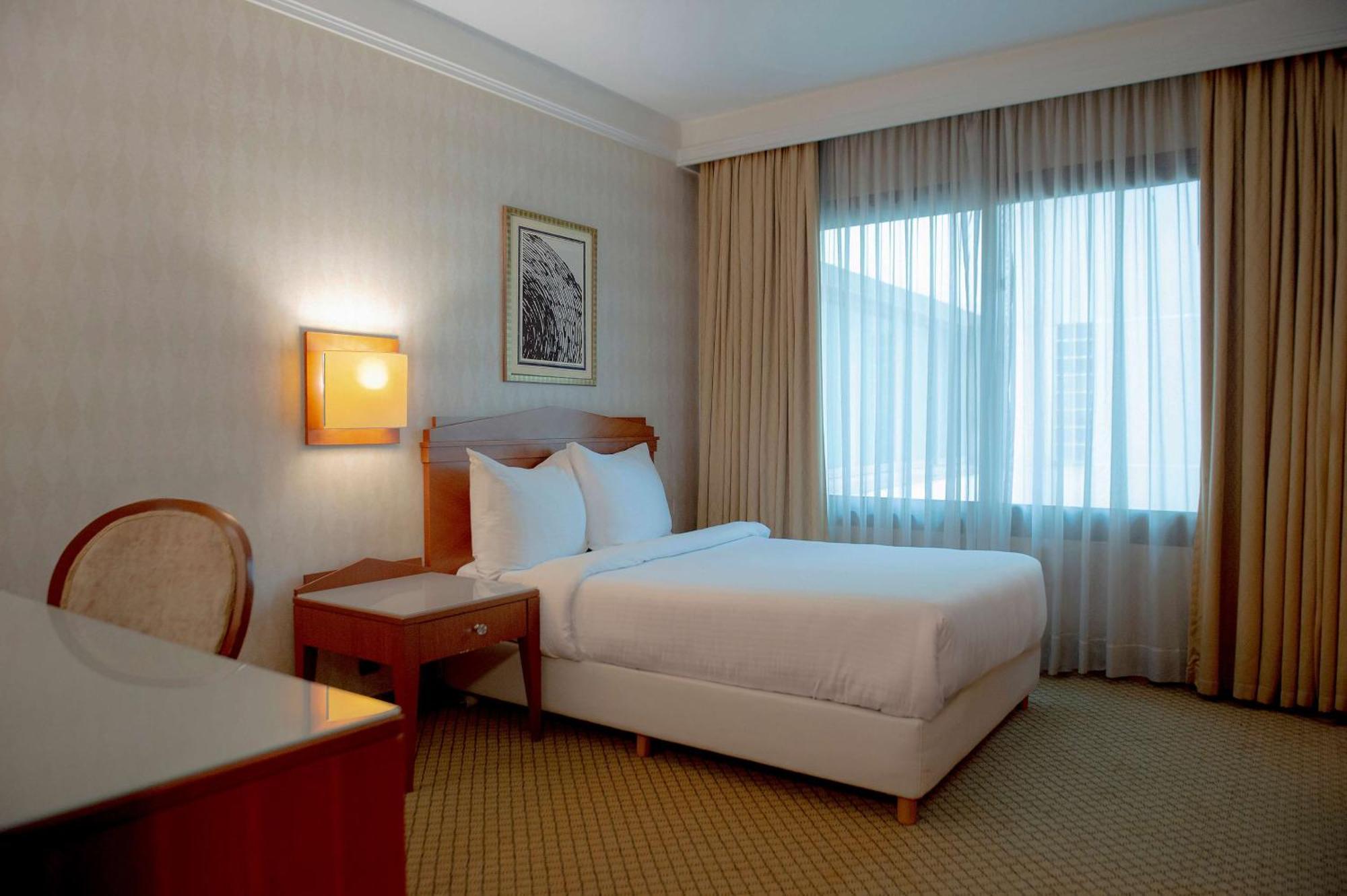 Radisson Blu Martinez Beirut Hotel ภายนอก รูปภาพ A room at the hotel