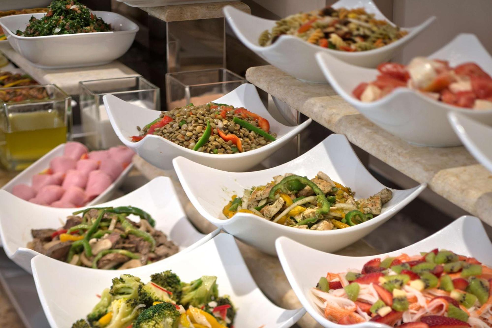 Radisson Blu Martinez Beirut Hotel ภายนอก รูปภาพ A selection of salads