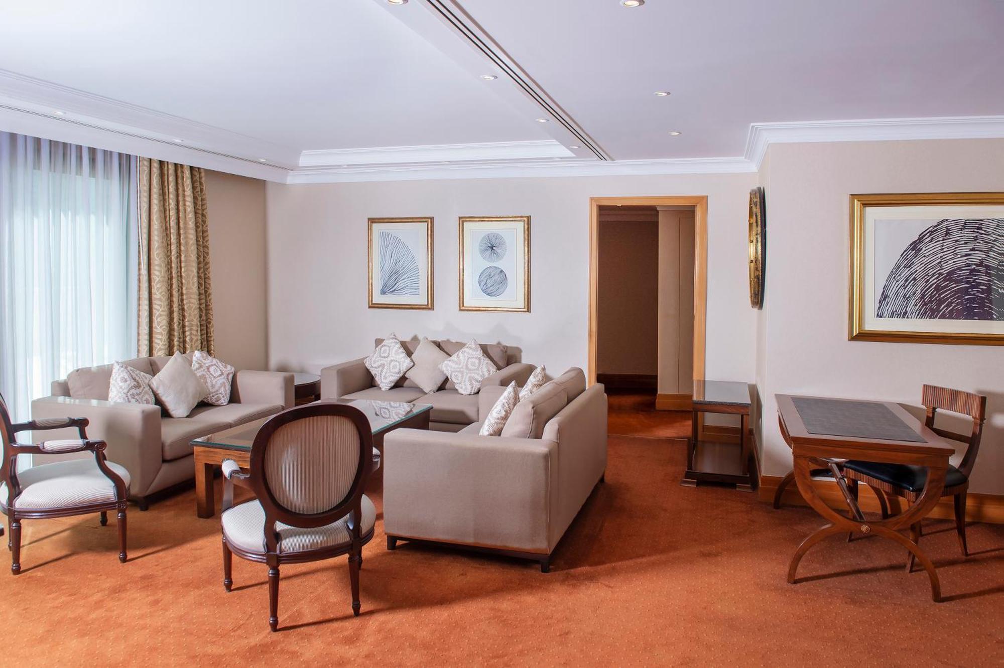 Radisson Blu Martinez Beirut Hotel ภายนอก รูปภาพ A suite at the InterContinental Hotel, London, Park Lane